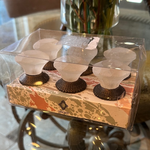 New in Box Set of 6 Frosted Glass Drawer Drawer Pulls - Picture 11 of 13
